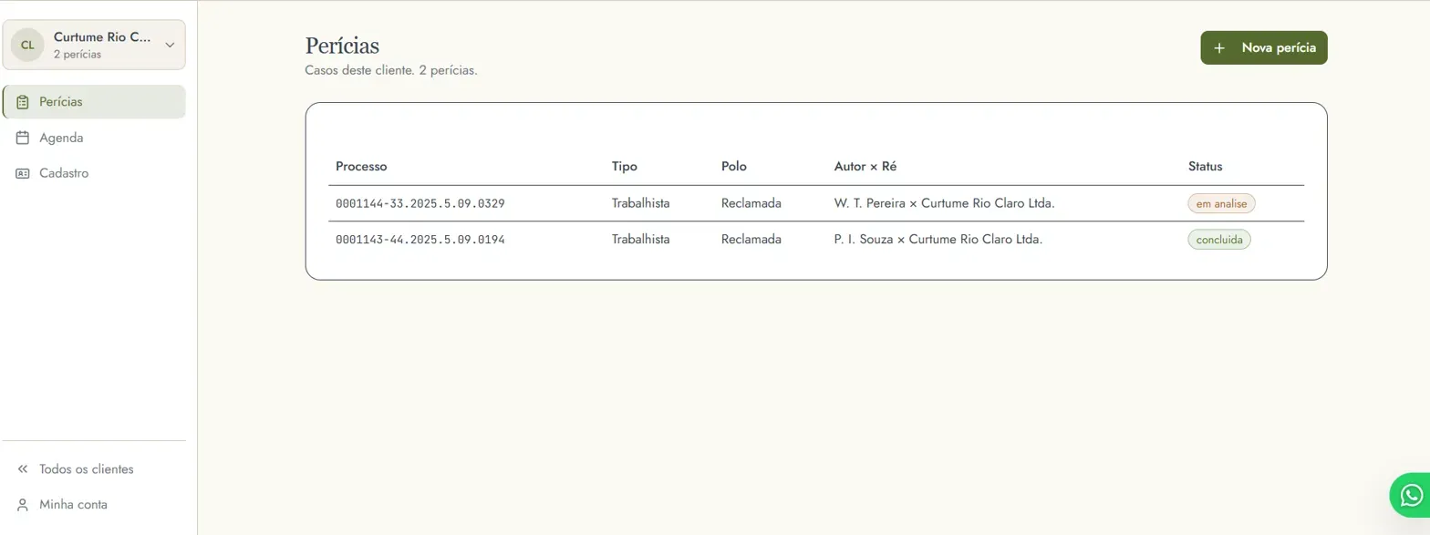 Tela de gestão de casos com lista de processos, status e prazos